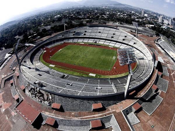 Thăm quan sân vận động Estadio Olímpico Universitario