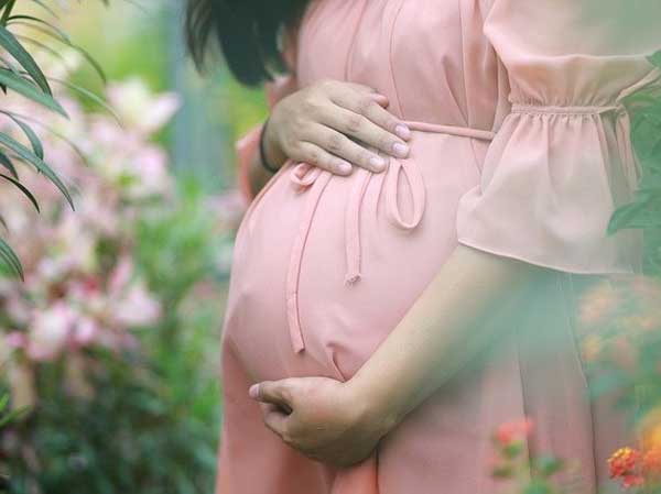 Giải mã giấc mơ thấy bạn có mình bầu mang ý nghĩa gì?