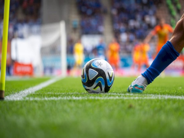 Giải đáp đá phạt góc có việt vị không chuẩn luật mới