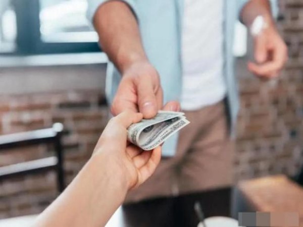 Ngủ mơ thấy bố đã mất về cho tiền