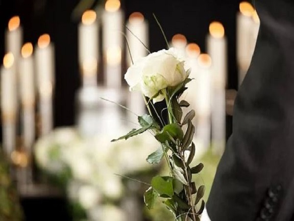 Nằm ngủ mơ thấy đám ma người lạ là điềm gì?