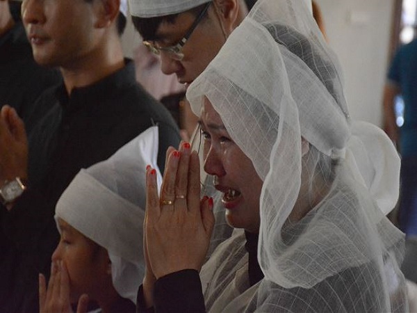 Nằm mơ thấy đám ma người thân có ý nghĩa gì, số nào may