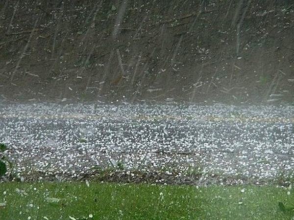 Nằm mơ thấy mưa đá là điềm gì, số mấy giải vận hạn?