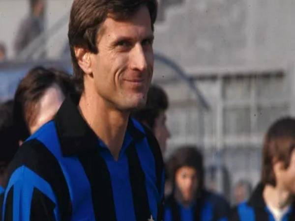 Giacinto Facchetti - Hậu vệ cánh tấn công đầu tiên
