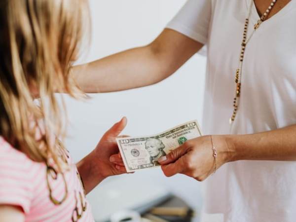 Chiêm bao thấy người lạ cho tiền 500k