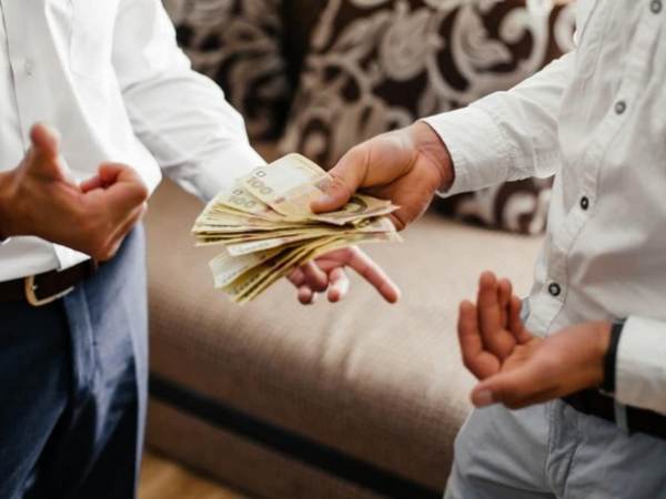 Chiêm bao thấy người thân đã chết cho tiền
